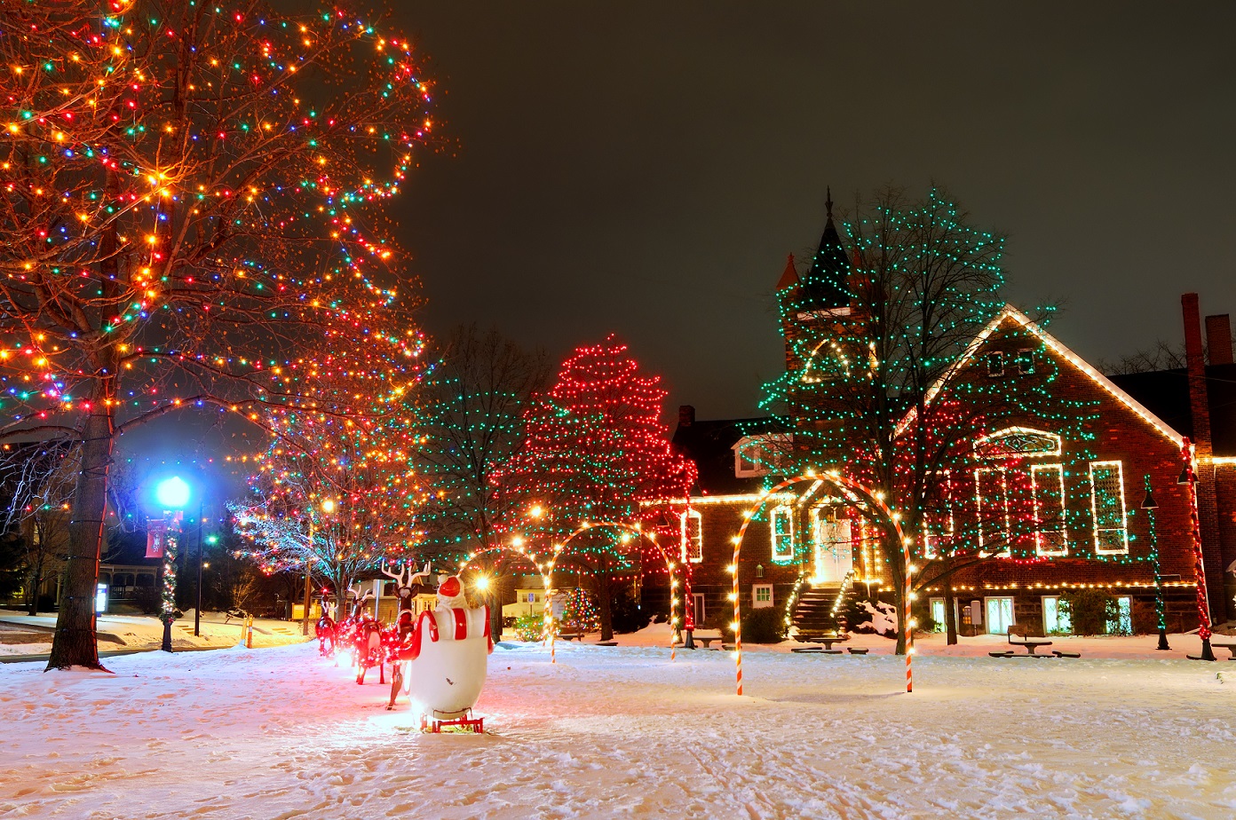 a bright house with christmas lights at night